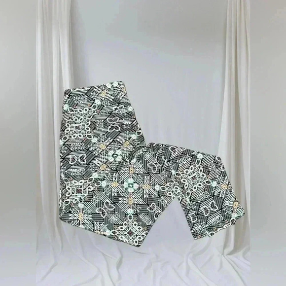 FREE ✅Geometric Print Leggings - Picture 3 of 13